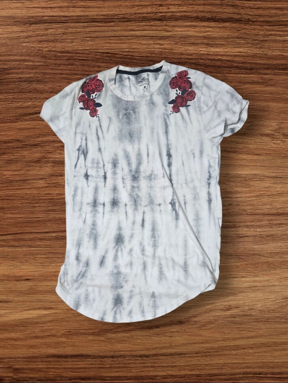 Hollister Curved Hem Grey Tie-Dye Tee with Red Rose Shoulder Graphics